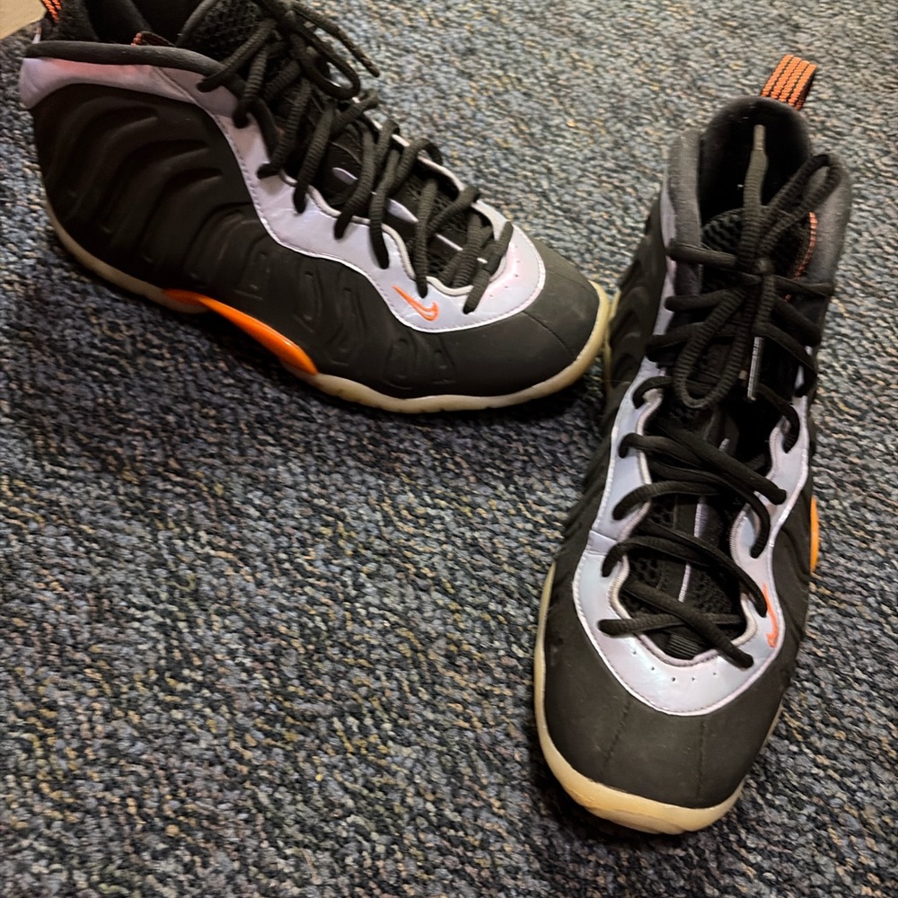 Nike Men's Black and Orange Athletic Shoes